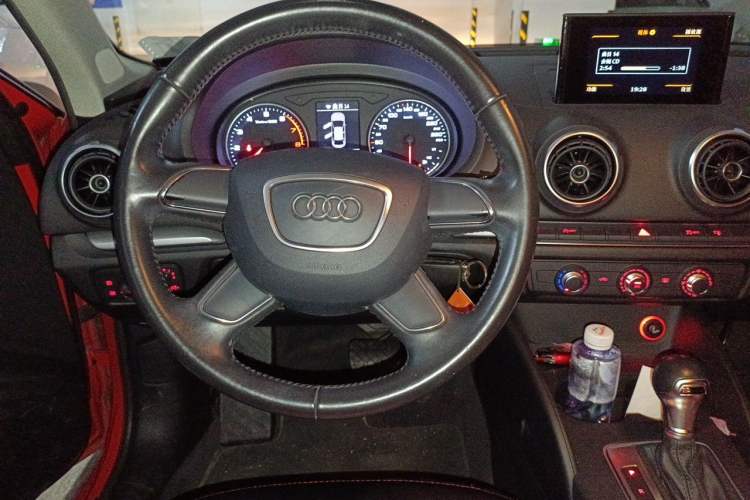 Used Audi A3 2014 Limousine 35 TFSI Automatic Advanced Model Steering Wheel