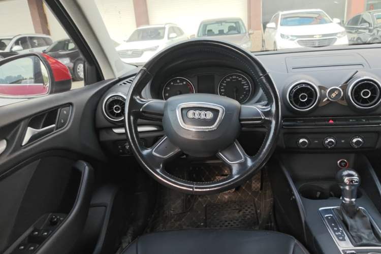 Used Audi A3 2014 Limousine 35 TFSI Automatic Advanced Model Steering Wheel