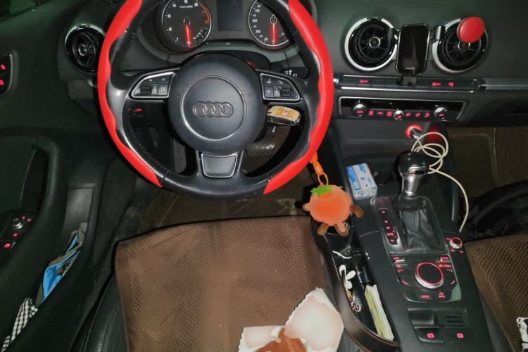 Used Audi A3 2014 Limousine 40 TFSI S line Comfort Model Steering Wheel