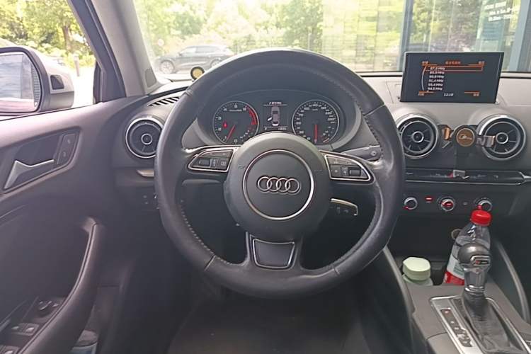 Used Audi A3 2014 Limousine 35 TFSI Automatic Fashion Model Steering Wheel