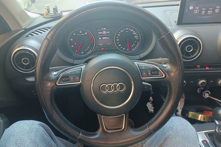 Used Audi A3 2014 Limousine 35 TFSI Automatic Fashion Model Steering Wheel