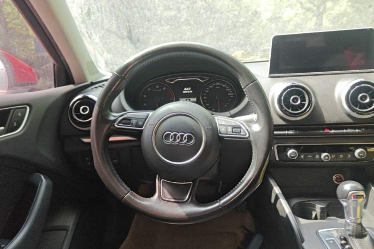 Used Audi A3 2014 Limousine 40 TFSI S line Comfort Model Steering Wheel