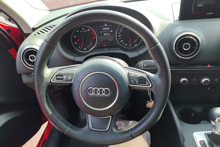 Used Audi A3 2014 Limousine 35 TFSI Automatic Fashion Model Steering Wheel