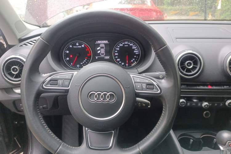 Used Audi A3 2014 Limousine 35 TFSI Automatic Comfort Model Steering Wheel