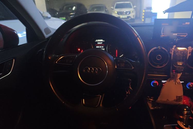 Used Audi A3 2014 Limousine 40 TFSI S line Comfort Model Steering Wheel