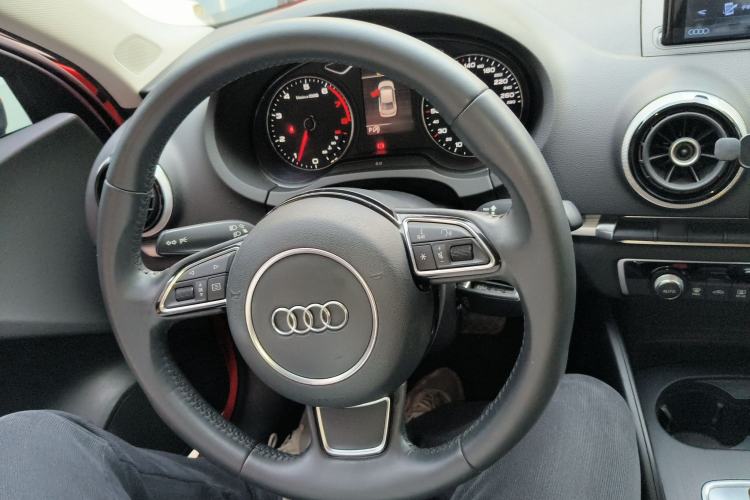Used Audi A3 2014 Limousine 40 TFSI S line Comfort Model Steering Wheel