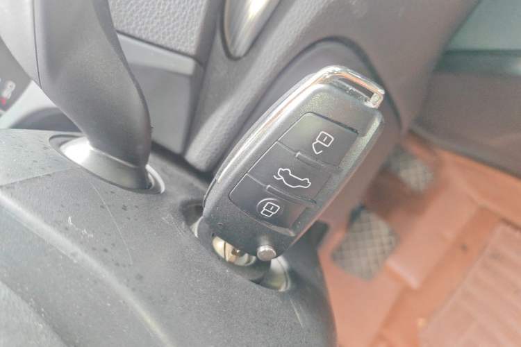 Used Audi A3 2014 Limousine 35 TFSI Automatic Comfort Model Vehicle Key