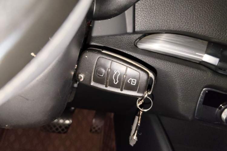 Used Audi A3 2014 Limousine 35 TFSI Automatic Comfort Model Vehicle Key