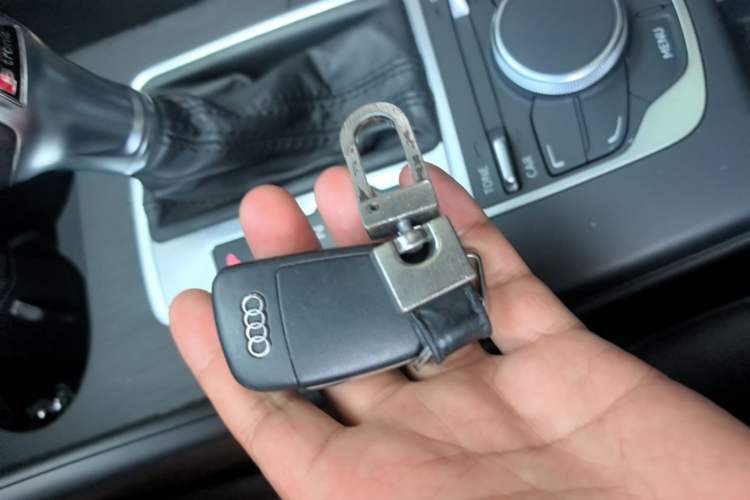 Used Audi A3 2014 Limousine 35 TFSI Automatic Comfort Model Vehicle Key