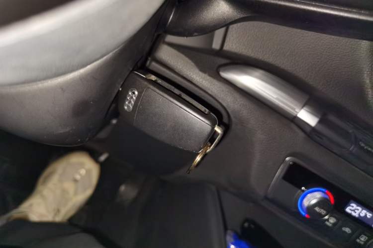 Used Audi A3 2014 Limousine 35 TFSI Automatic Comfort Model Vehicle Key