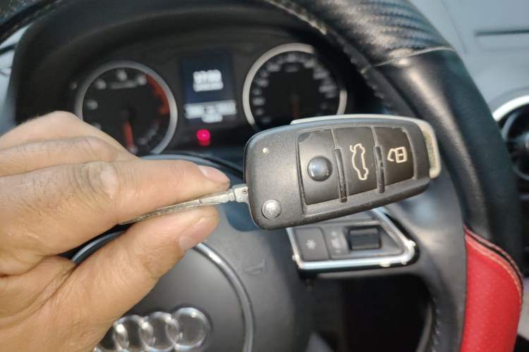 Used Audi A3 2014 Limousine 35 TFSI Automatic Comfort Model Vehicle Key