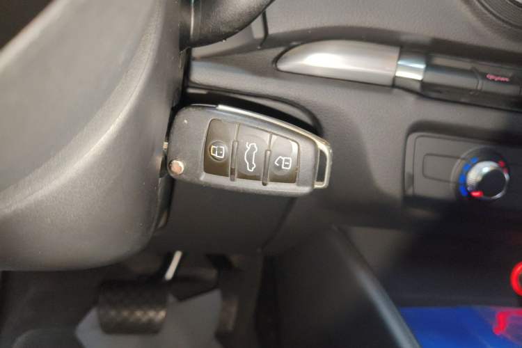 Used Audi A3 2014 Limousine 35 TFSI Automatic Fashion Model Vehicle Key