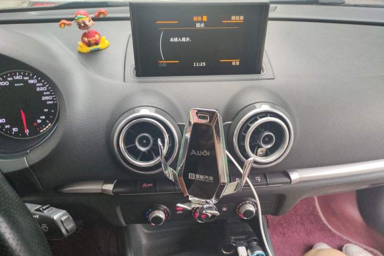 Used Audi A3 2014 Limousine 35 TFSI Automatic Advanced Model Audio And AC Panel