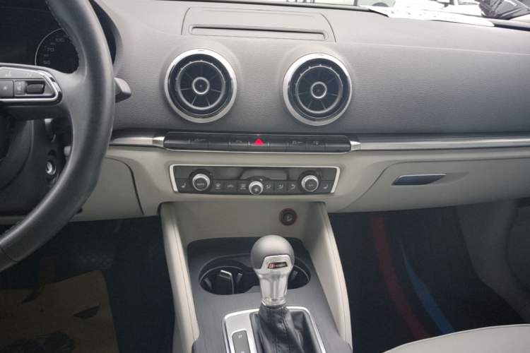 Used Audi A3 2014 Limousine 35 TFSI Automatic Luxury Model Audio And AC Panel