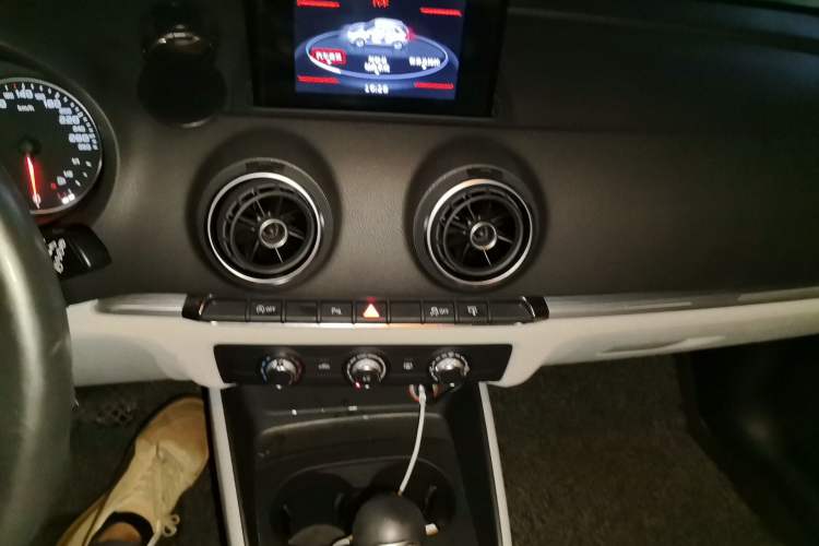 Used Audi A3 2014 Sportback 35 TFSI Automatic Style Edition Audio And AC Panel