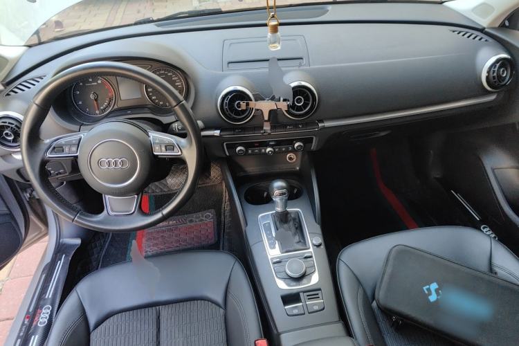 Used Audi A3 2014 Limousine 40 TFSI S line Comfort Model Center Console