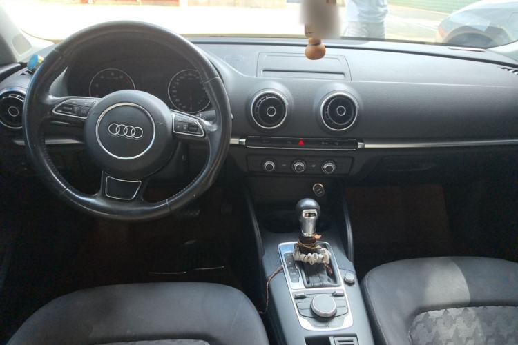 Used Audi A3 2014 Limousine 35 TFSI Automatic Fashion Model Center Console