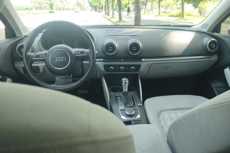 Used Audi A3 2014 Sportback 35 TFSI Automatic Style Edition Center Console