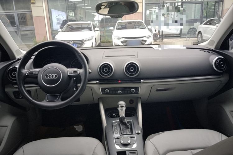 Used Audi A3 2014 Limousine 35 TFSI Automatic Luxury Model Center Console