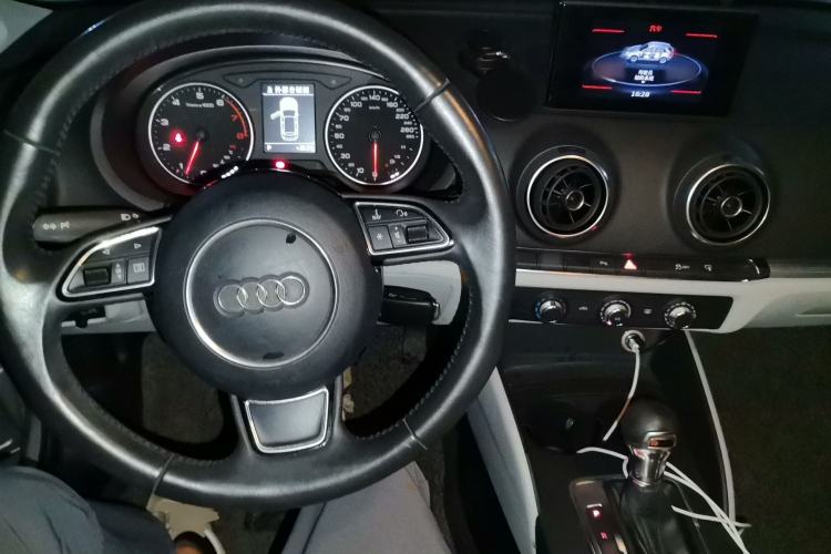 Used Audi A3 2014 Sportback 35 TFSI Automatic Style Edition Center Console