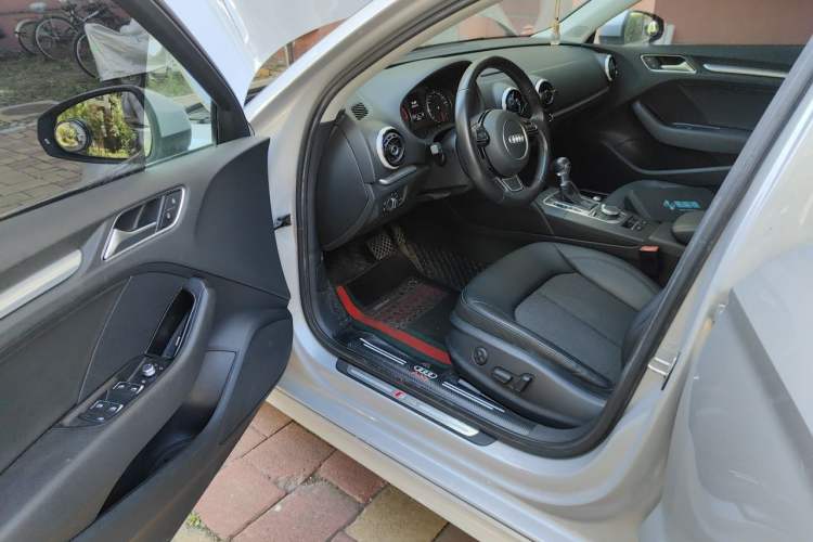 Used Audi A3 2014 Limousine 40 TFSI S line Comfort Model Driver Seat
