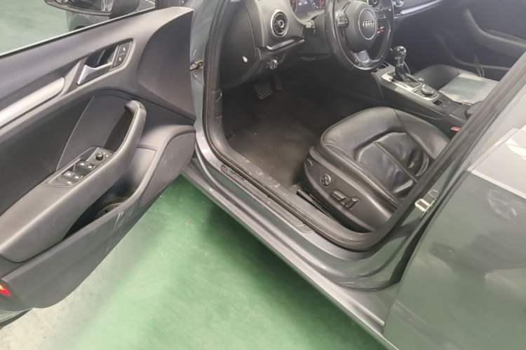 Used Audi A3 2014 Sportback 35 TFSI Automatic Comfort Model Driver Seat
