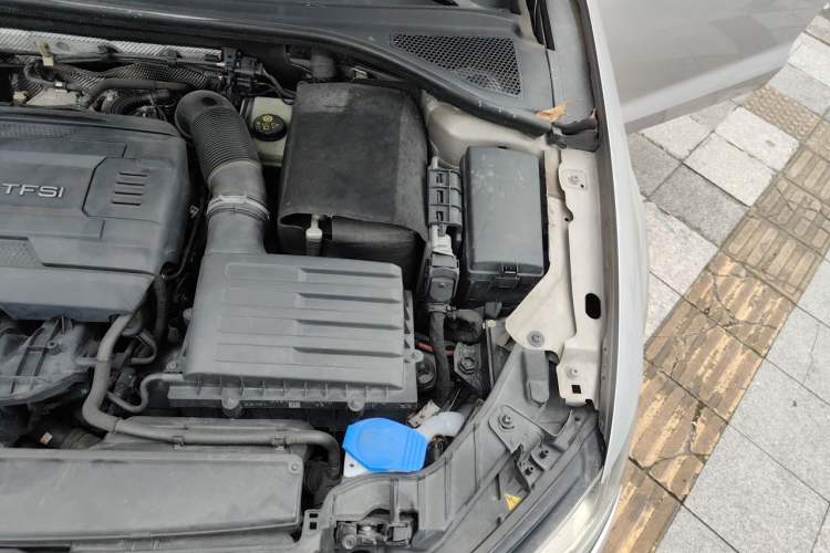 Used Audi A3 2014 Limousine 40 TFSI S line Comfort Model Engine Bay Left