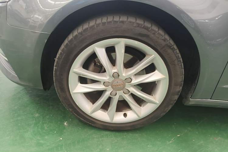 Used Audi A3 2014 Sportback 35 TFSI Automatic Comfort Model Left Front Wheel Hub
