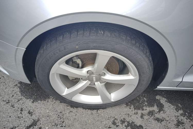 Used Audi A3 2014 Limousine 35 TFSI Automatic Luxury Model Left Front Wheel Hub