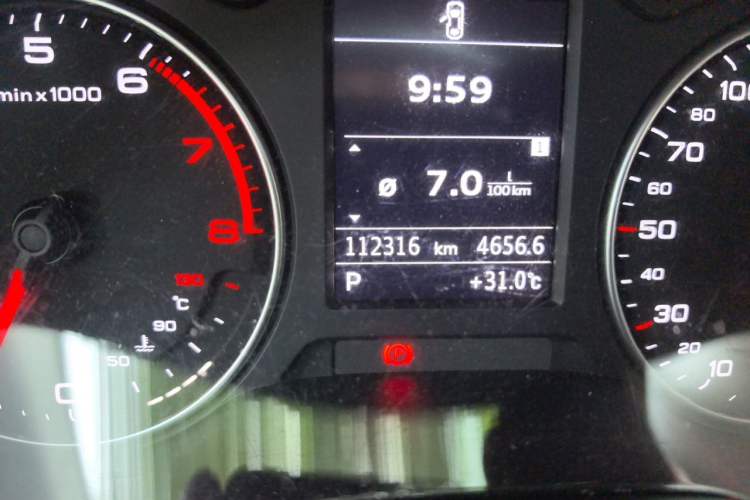Used Audi A3 2014 Limousine 35 TFSI Automatic Fashion Model Odometer Close Up