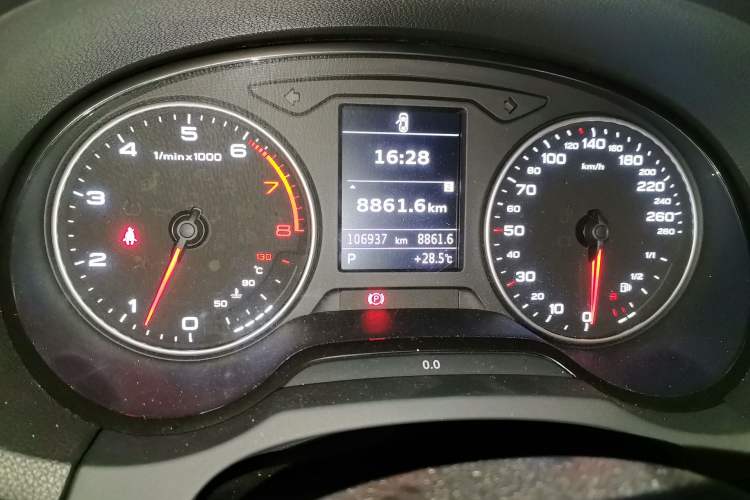 Used Audi A3 2014 Sportback 35 TFSI Automatic Style Edition Odometer Close Up