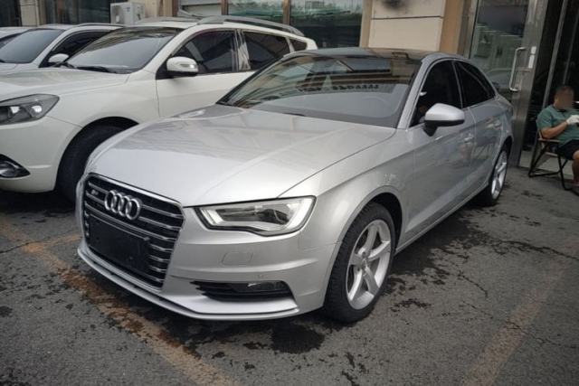 Ojetý Audi A3 2014 Limousine 35 TFSI Automatic Luxury Model