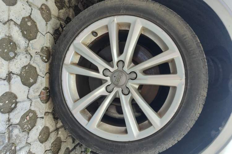 Used Audi A3 2014 Limousine 40 TFSI S line Comfort Model Right Front Wheel Hub