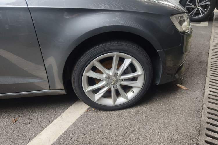 Used Audi A3 2014 Sportback 35 TFSI Automatic Comfort Model Right Front Wheel Hub