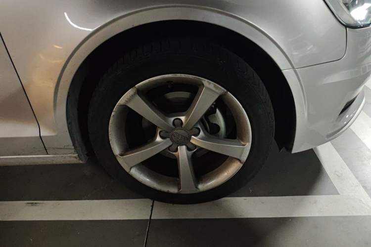 Used Audi A3 2014 Sportback 35 TFSI Automatic Luxury Model Right Front Wheel Hub