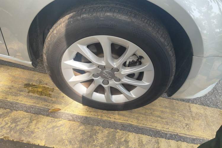 Used Audi A3 2014 Sportback 35 TFSI Automatic Style Edition Right Front Wheel Hub