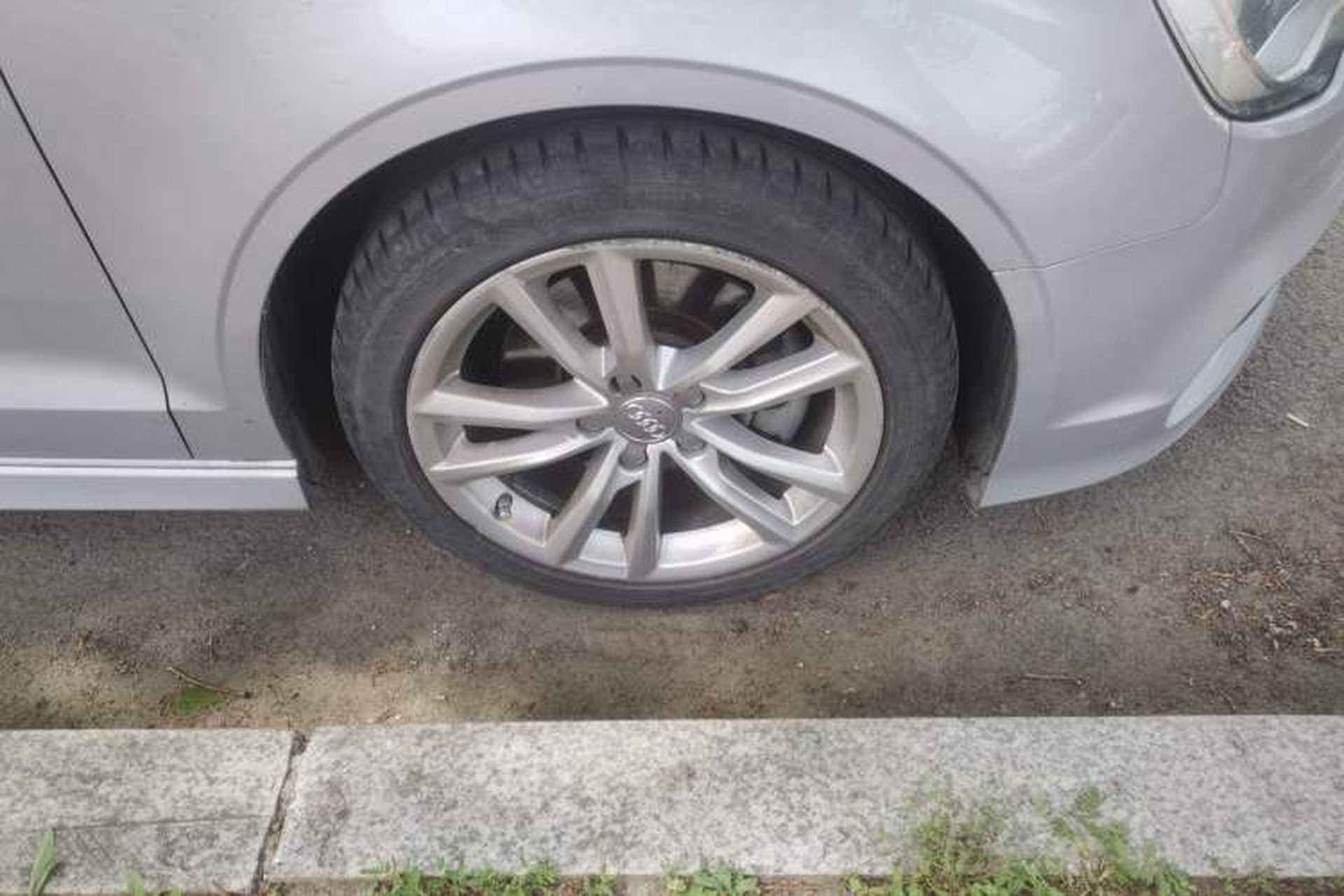 Used Audi A3 2014 Limousine 40 TFSI S line Comfort Model Right Front Wheel Hub