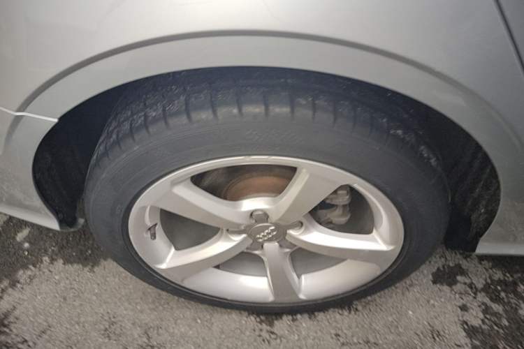 Used Audi A3 2014 Limousine 35 TFSI Automatic Luxury Model Right Rear Wheel Hub