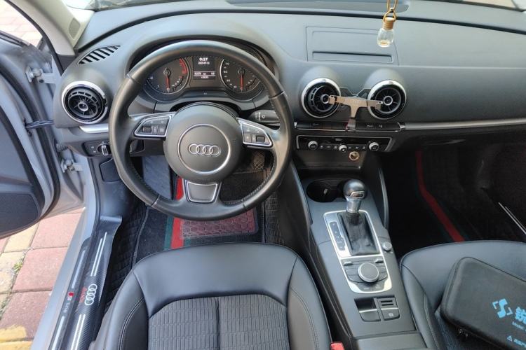 Used Audi A3 2014 Limousine 40 TFSI S line Comfort Model Steering Wheel