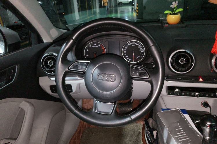 Used Audi A3 2014 Limousine 35 TFSI Automatic Comfort Model Steering Wheel