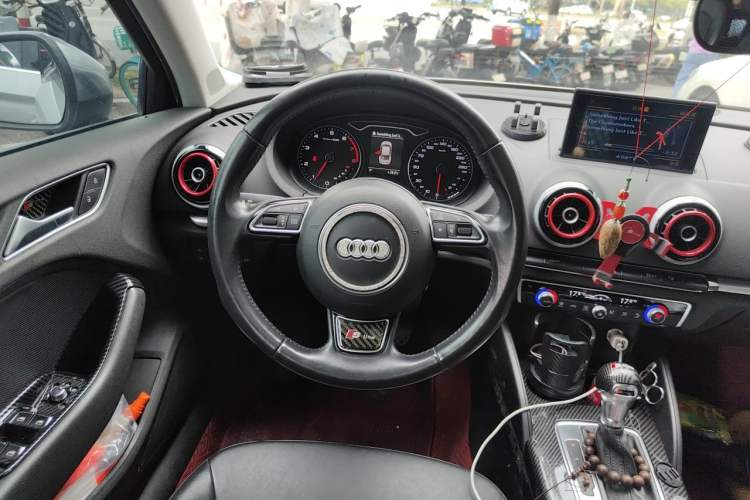 Used Audi A3 2014 Limousine 40 TFSI S line Comfort Model Steering Wheel