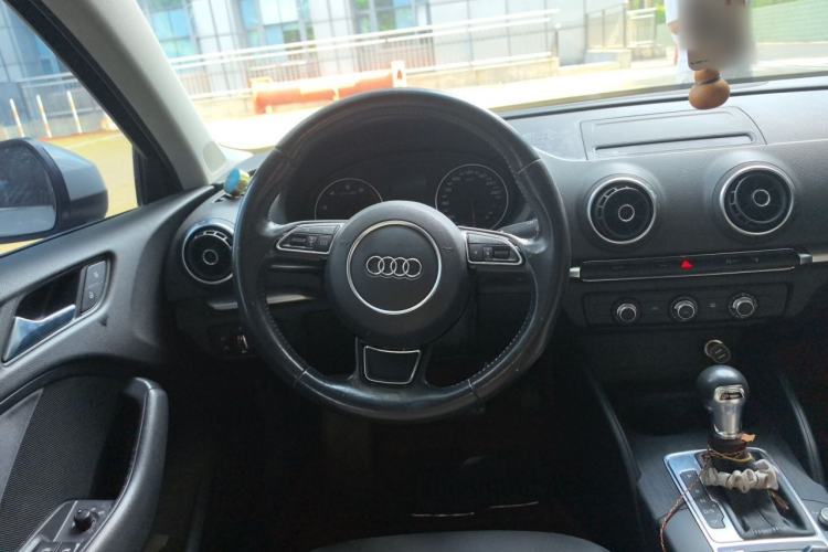 Used Audi A3 2014 Limousine 35 TFSI Automatic Fashion Model Steering Wheel