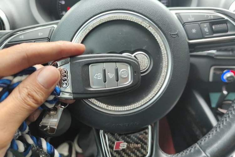 Used Audi A3 2014 Limousine 40 TFSI S line Comfort Model Vehicle Key