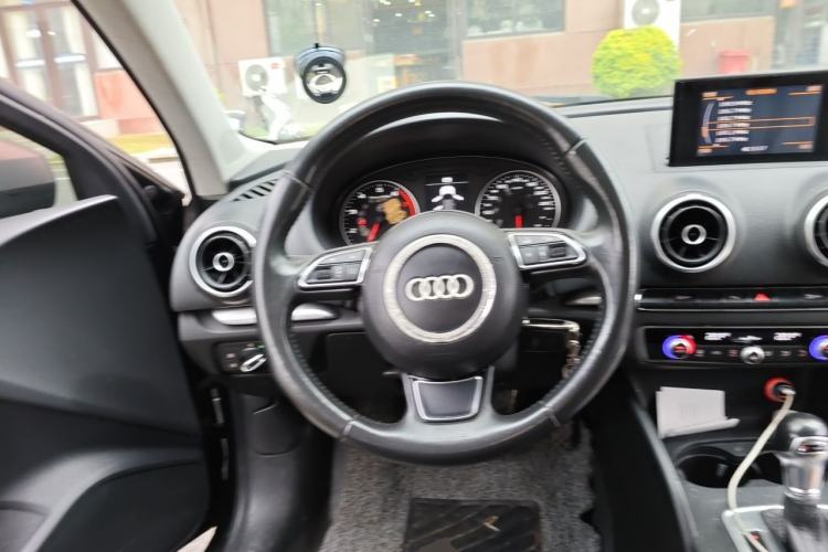 Used Audi A3 2014 Limousine 35 TFSI Automatic Comfort Model Steering Wheel