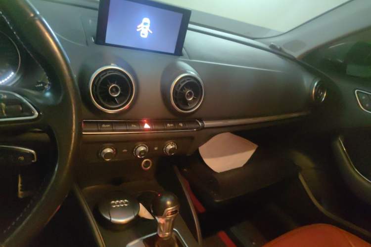 Used Audi A3 2014 Sportback 35 TFSI Automatic Style Edition Audio And AC Panel