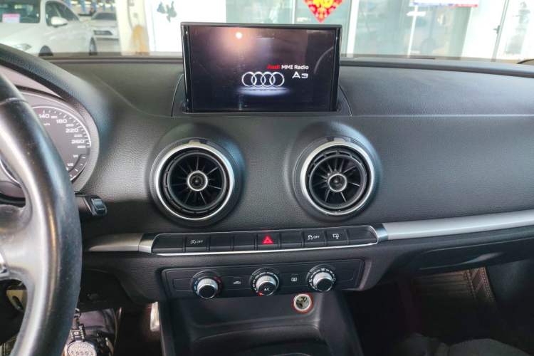 Used Audi A3 2014 Limousine 35 TFSI Automatic Advanced Model Audio And AC Panel