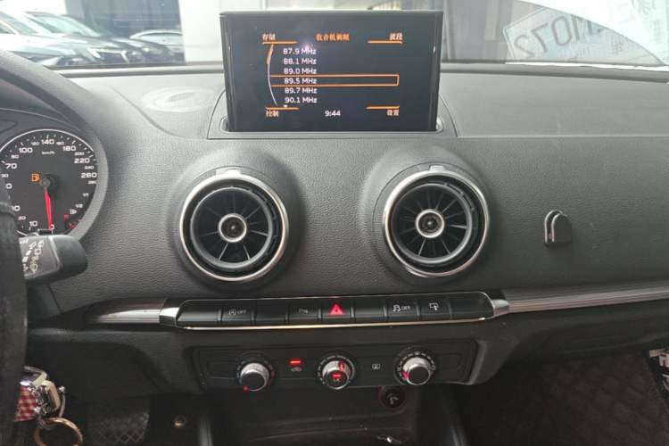 Used Audi A3 2014 Sportback 35 TFSI Automatic Style Edition Audio And AC Panel