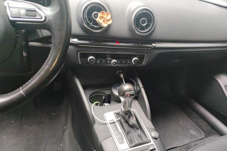 Used Audi A3 2014 Limousine 35 TFSI Automatic Comfort Model Audio And AC Panel