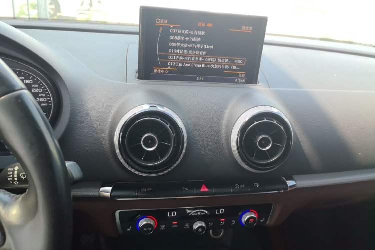 Used Audi A3 2014 Limousine 40 TFSI S line Comfort Model Audio And AC Panel