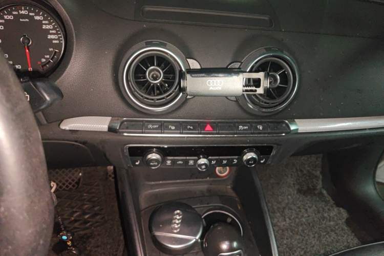 Used Audi A3 2014 Limousine 35 TFSI Automatic Luxury Model Audio And AC Panel
